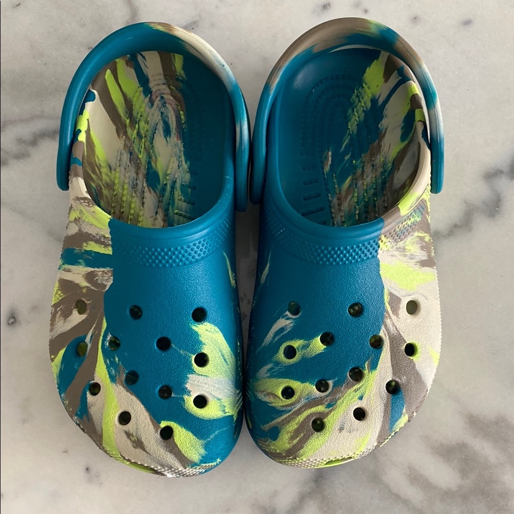 CROCS Blue and Green Water Shoes with Ventilation Holes size J 3